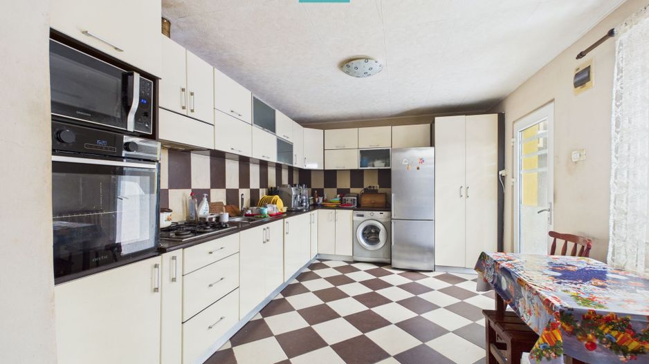 Casă cu 7 camere, ideală pentru familie, Grădiște - Poză 1