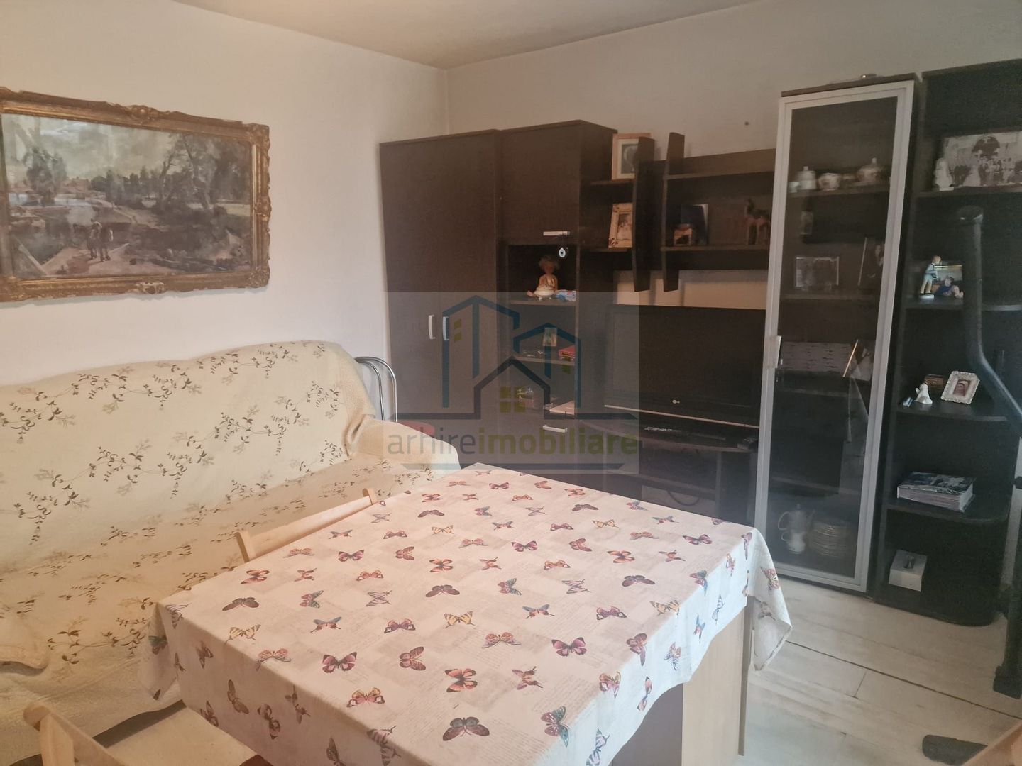 Apartament 3 camere, decomandat , etajul 1/10 - Poză 2