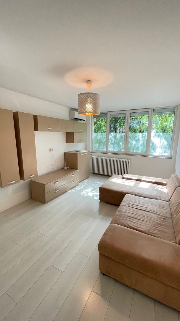 APARTAMENT  SPATIOS  ZONA  KISELEFF - Poză 1