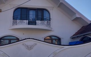 Casa perfectă pentru familie – curte, foișor cu grătar și garaj triplu - Poză 6