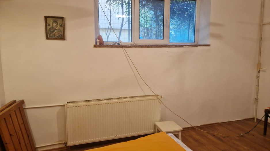 Inchiriere apartament 3 camere demisol inalt - Cașin - Poză 1