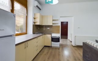 Apartament cu 3 camere la curte comună în Grădiște - Poză 8