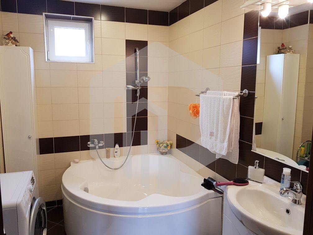 Casa individuala - 146mpu - Gara Mica - 2 Corpuri - Garaj - Curte - Poză 2