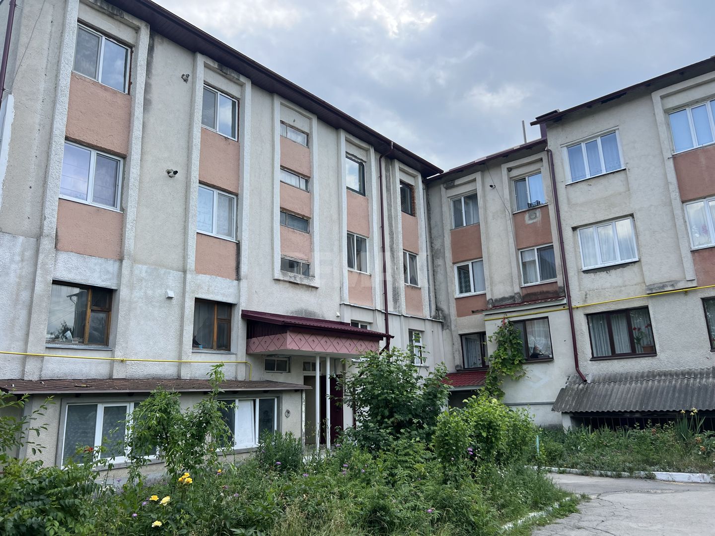 Apartament cu 3 odăi în Ialoveni - Poză 2