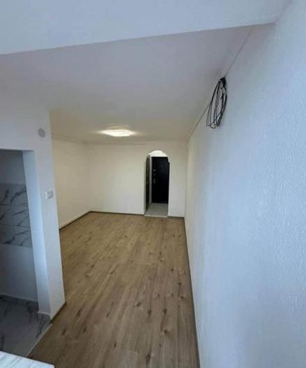 BRASADAS vinde garsoniera pe Ostrovului la etajul 4/4. - Poză 2
