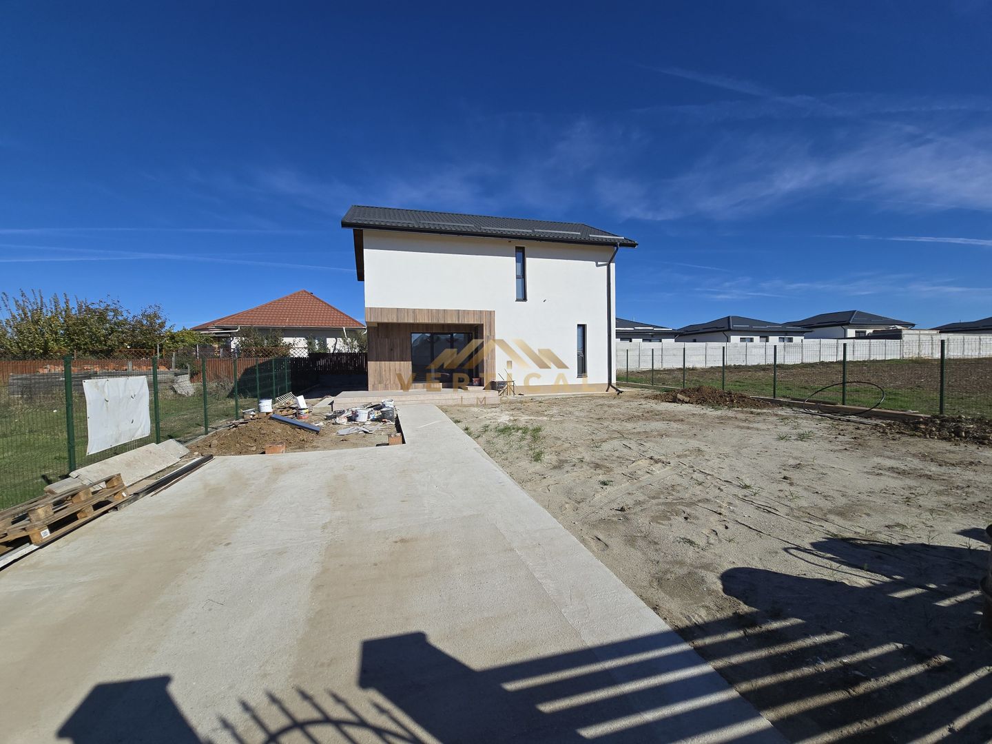 De vanzare! Vila cu un teren superb in comuna Berceni - Poză 1