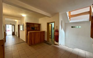 Pensiune cu potențial deosebit, vedere spectaculoasă spre Piatra Craiului - Poză 10