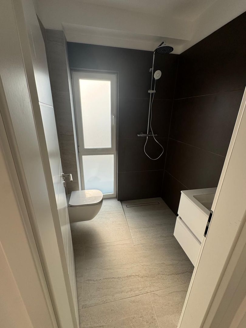 Duplex despărțit prin perete dublu/ Garaj - Poză 13