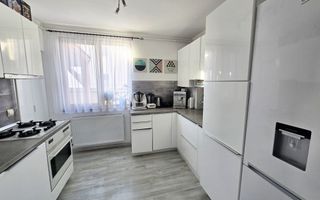Casă 4 camere + teren de 308 mp - zona Sângeorgiu de Mureș - Poză 6