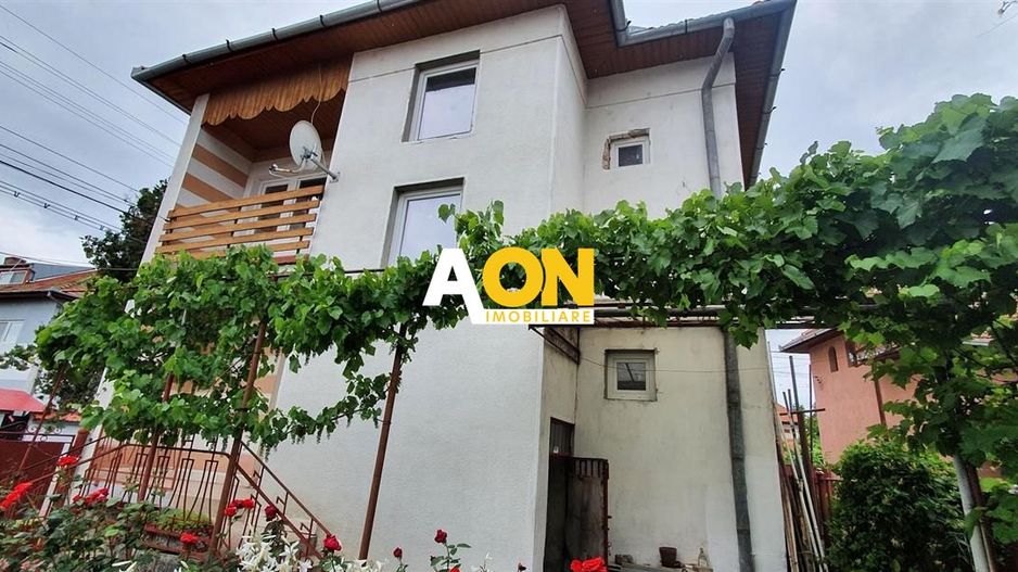 Casă lângă Cetatea Alba Carolina ideală pentru investiție sau locuința - Poză 1