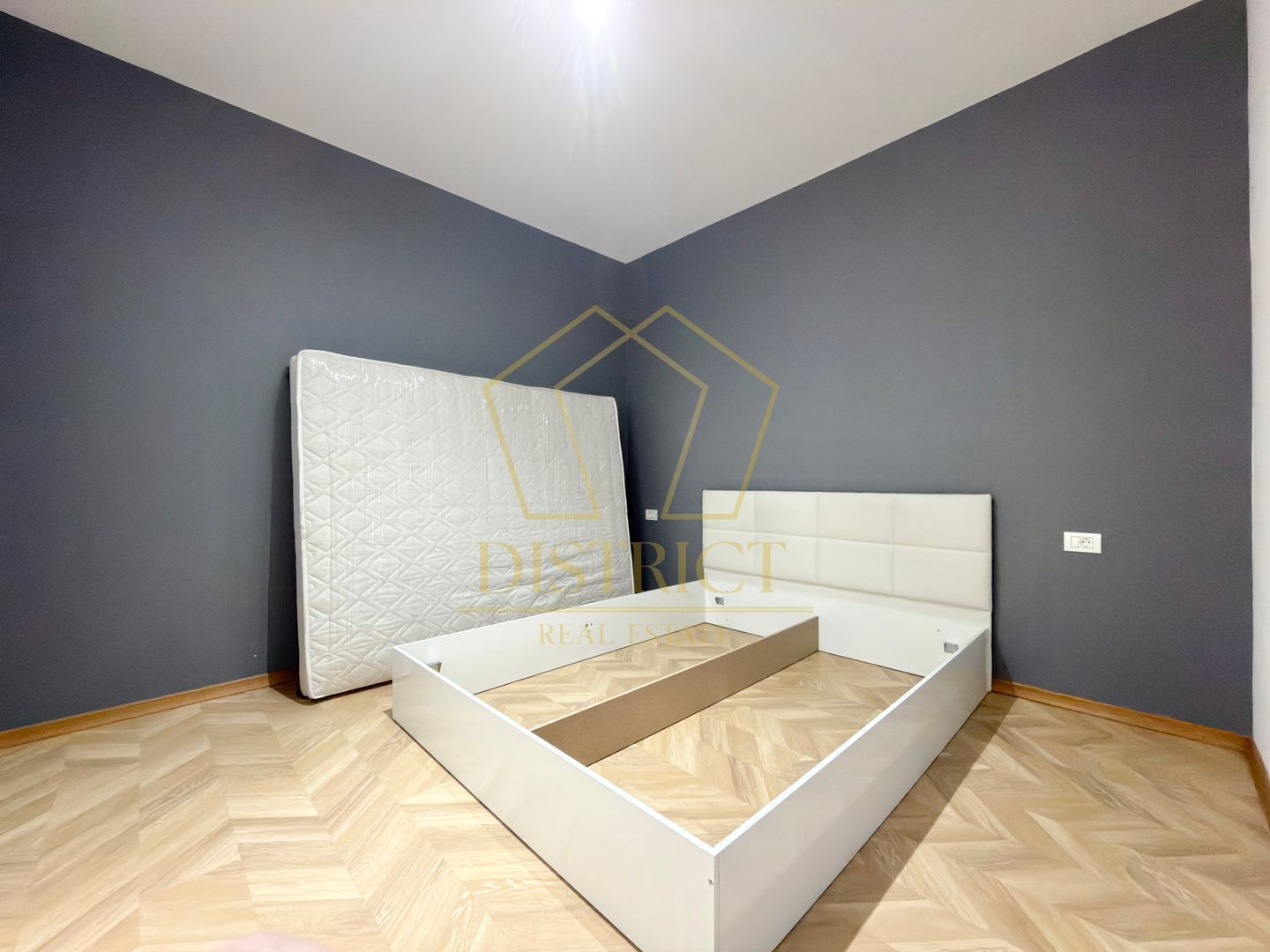 Apartament cu 2 camere mobilat si utilat cu gradina de 30mp in Braytim la asfalt - Poză 9
