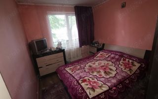 Vând apartament cu 4 camere - Poză 1
