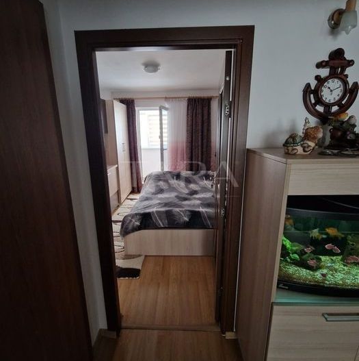 Apartament complet mobilat, cu 2 balcoane termopan. Parcare și boxă. - Poză 4