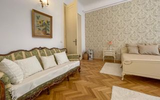 Apartament deosebit cu 3 camere, curte si parcare, aproape de Centru - Poză 7