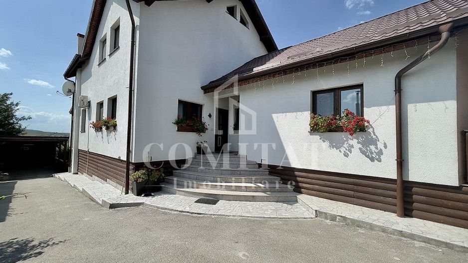 Casă cochetă cu teren generos și panoramă Chinteni - Poză 26