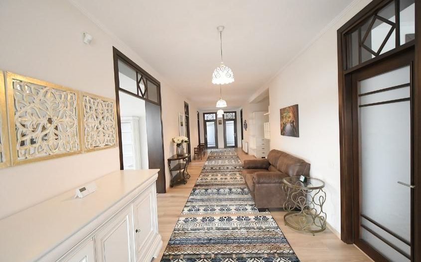 Proprietate premium cu teren de 2.000 mp | Casă 412 mp utili - Poză 1