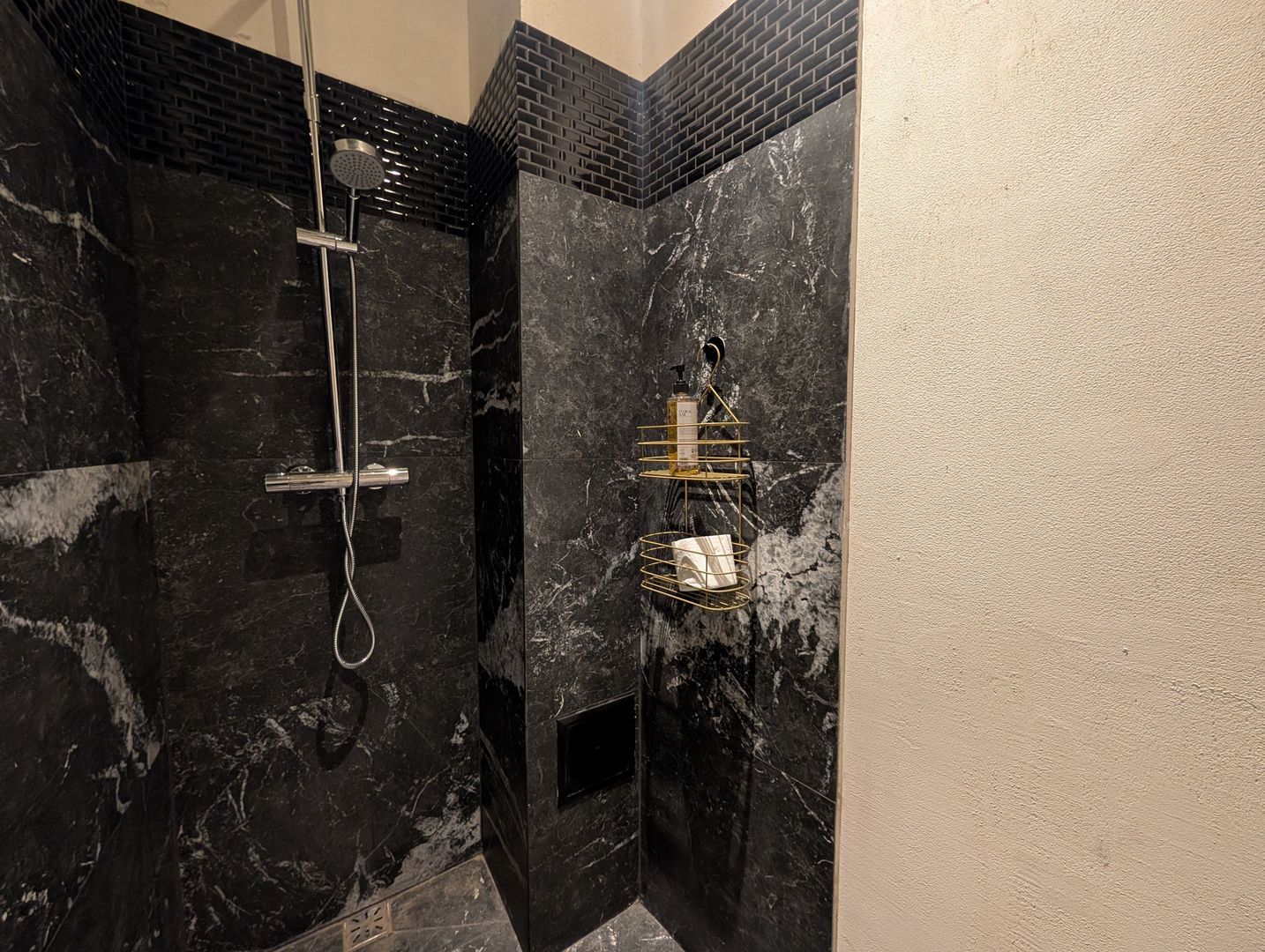 Coworking modern în zona Cișmigiu – 3 birouri de închiriat - Poză 12