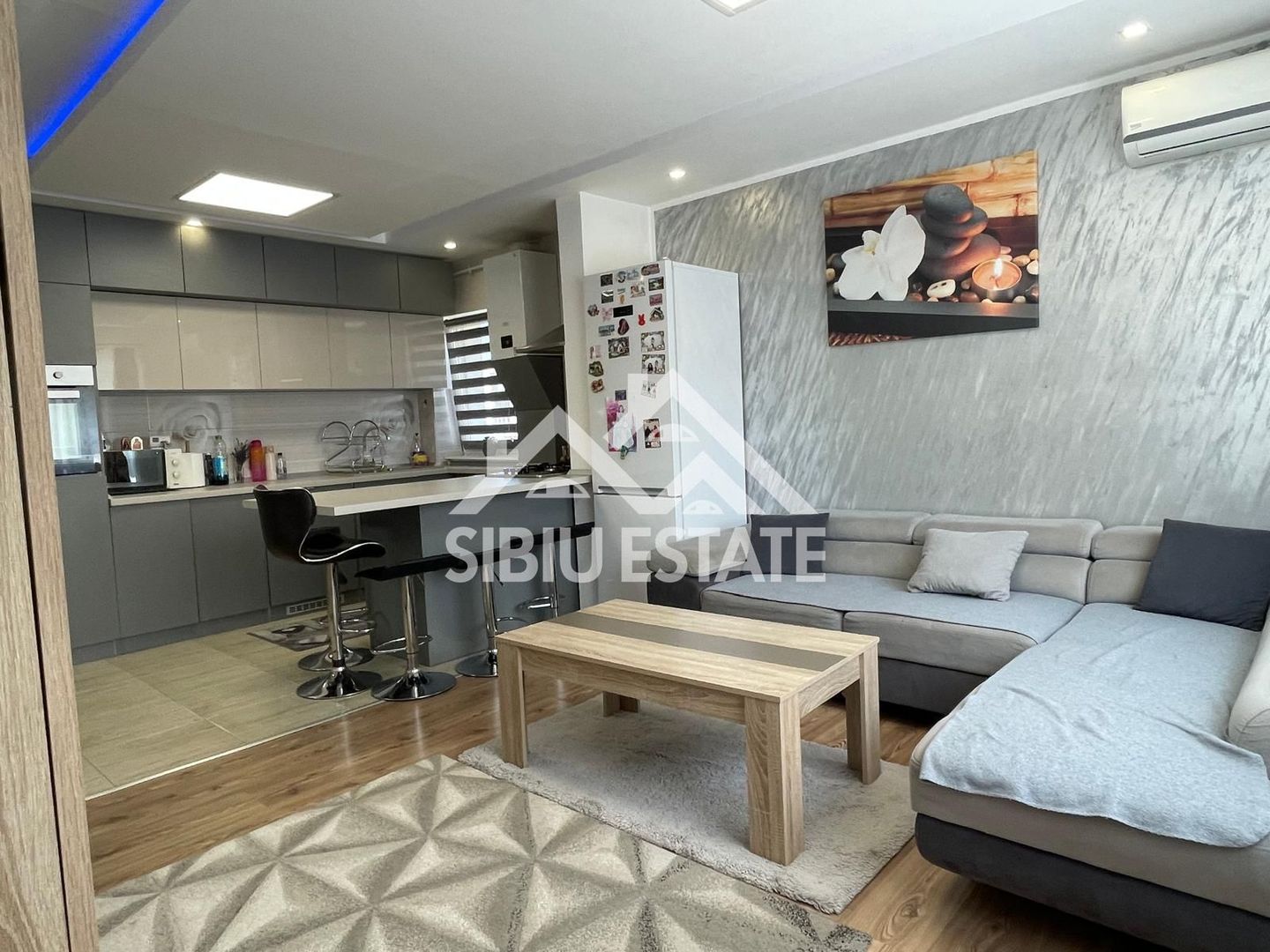 Apartament mobilat utilat 3 camere 2 balcoane–Șelimbar, Brana 123000 e - Poză 1