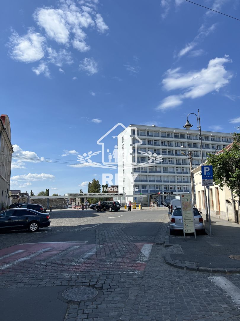 Patru spatii comerciale + locuinta + teren construibil / zona Centrala - Poză 2
