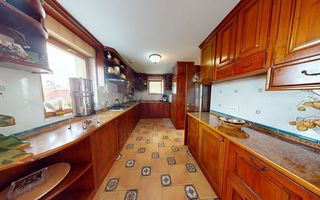 Casa individuala - 7 camere, 278 mp utili - Strand - Poză 2