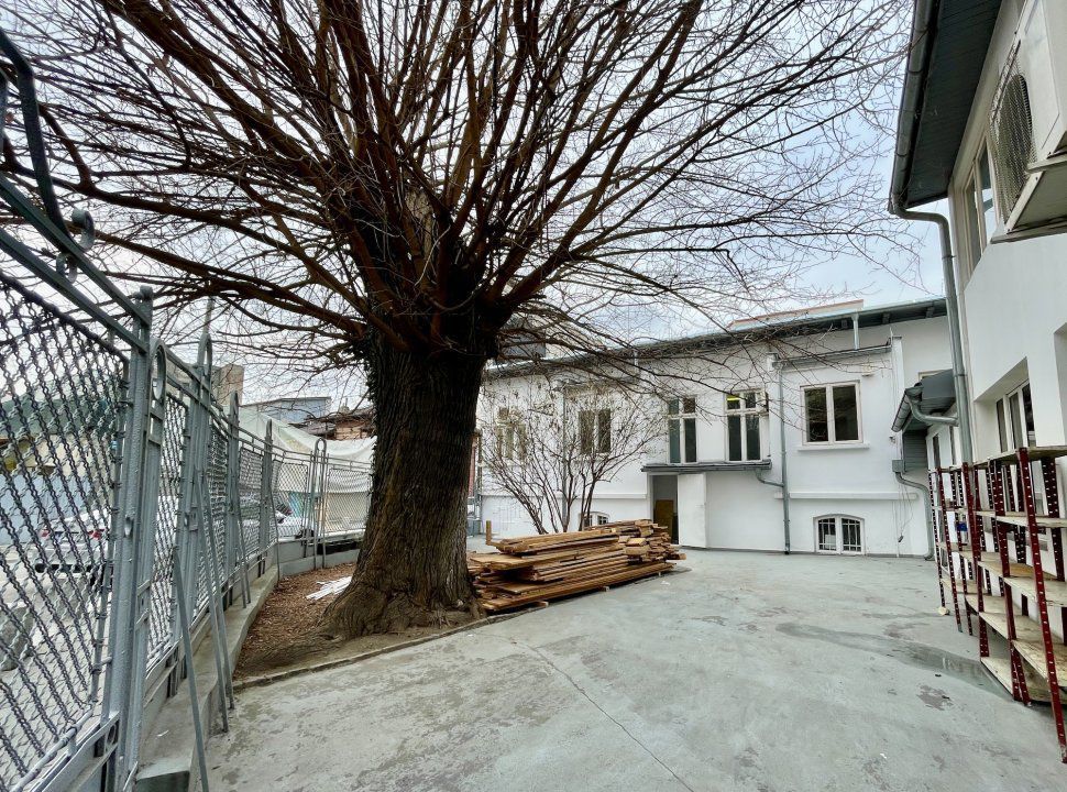 Casa D+P+1 cu curte 100mp, incadrare birouri, zona Eminescu - Poză 1