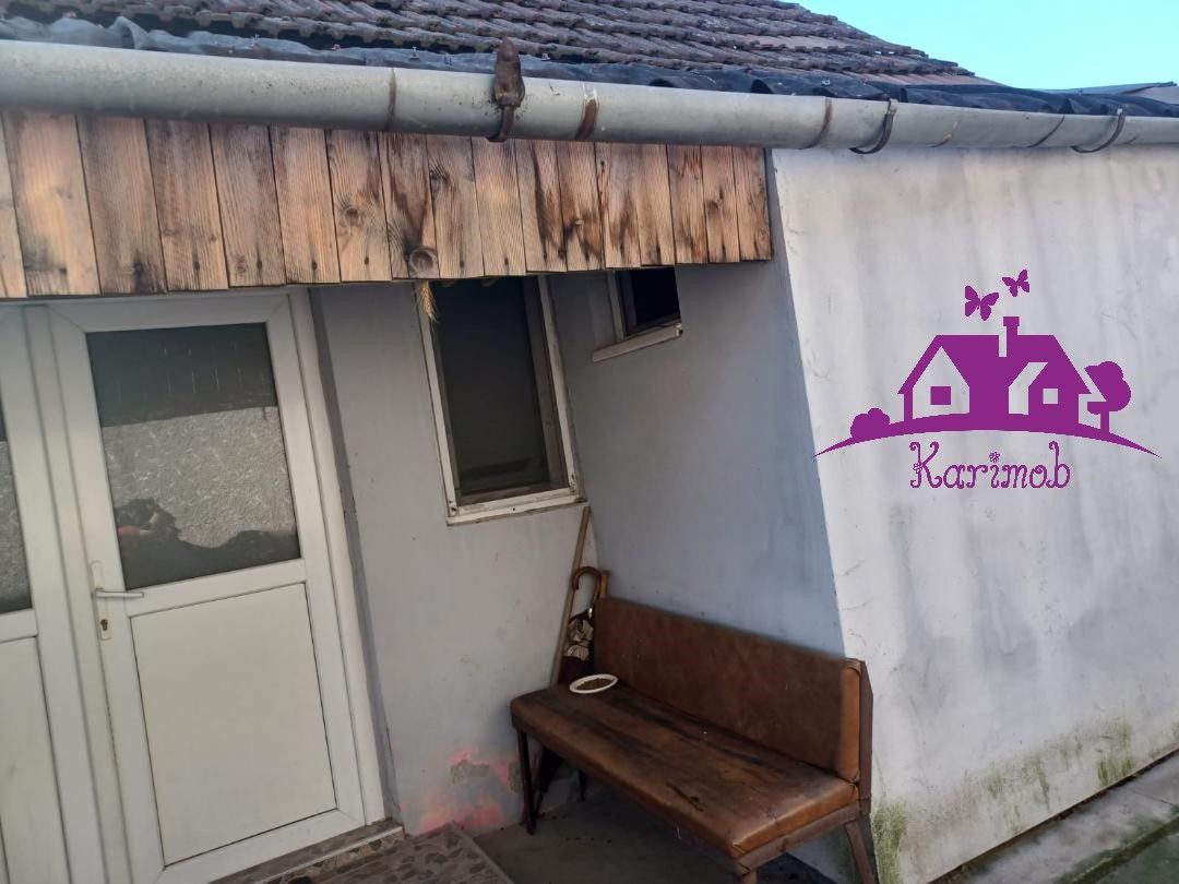 Casa la curte comuna in localitatea Nojorid - Poză 8