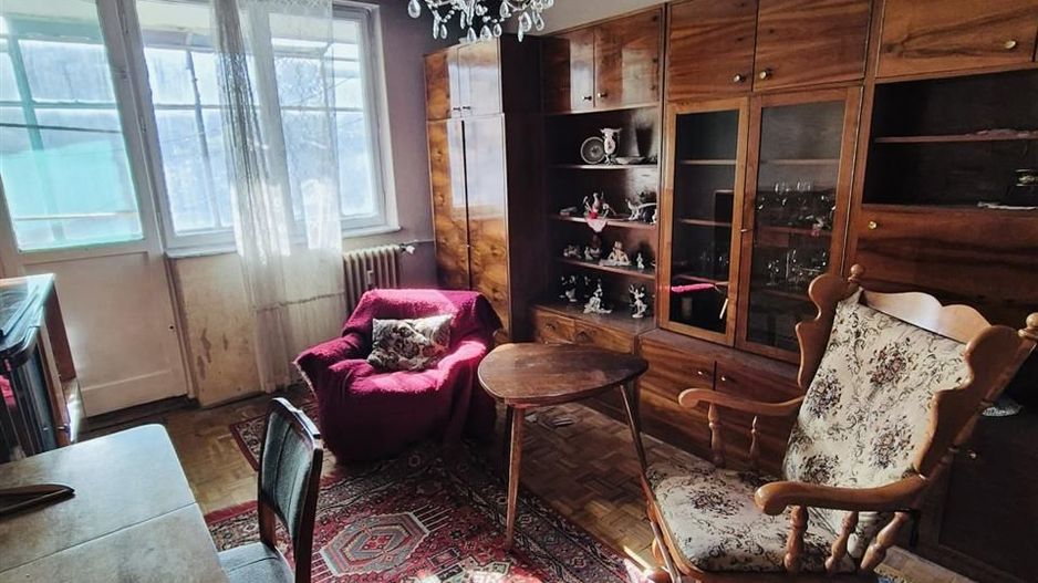 Apartament cu 4 camere  cu dubla orientare zona Nufarul - Poză 1