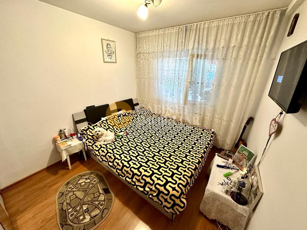 Apartament cu 3 Camere decomandat - Zona Rond Vechi - Bloc 1984 - Poză 6