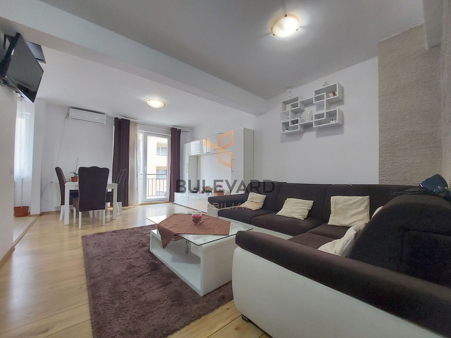 Apartament cu 3 camere 73.5 mp,  zona strazii Florilor! - Poză 1