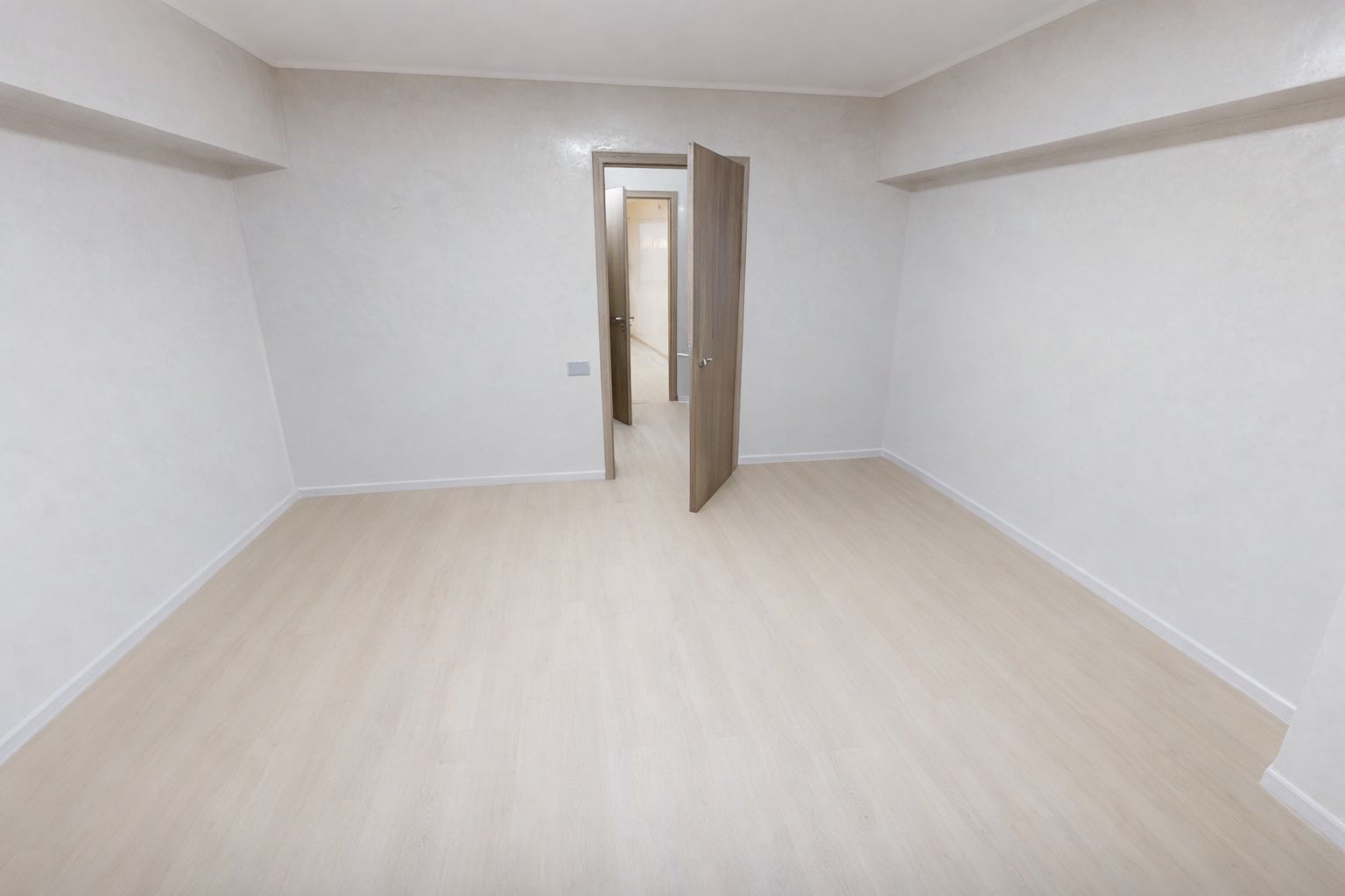 CAPITOL - B-dul. Mamaia - Apartament cu 4 camere si terasa de 80 mp. - Poză 9