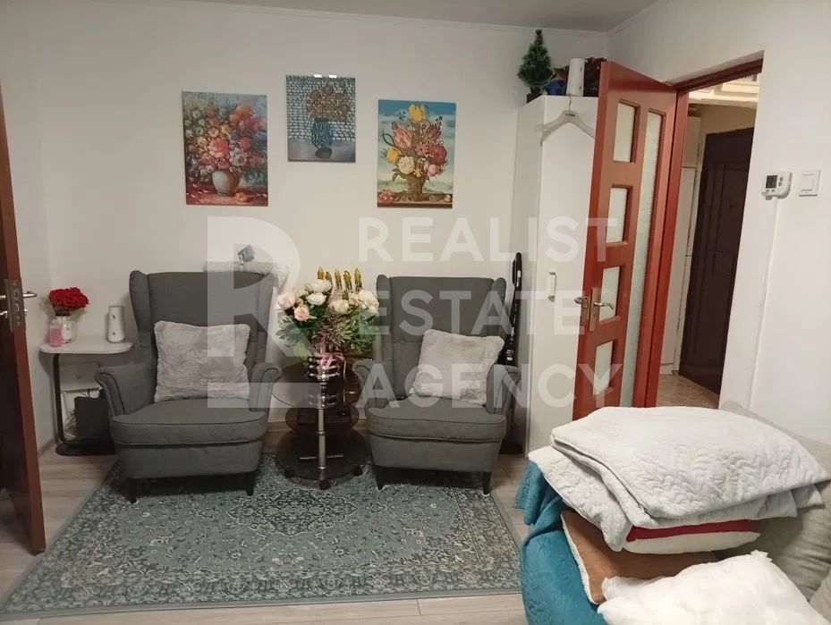 Vânzare, apartament cu 3 camere în zona Militari - Poză 2