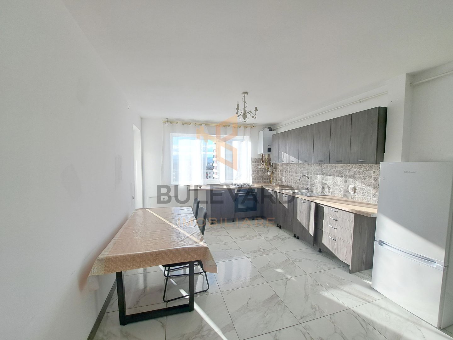 Apartament 3 camere, 2 bai, parcare, zona Metro! - Poză 4