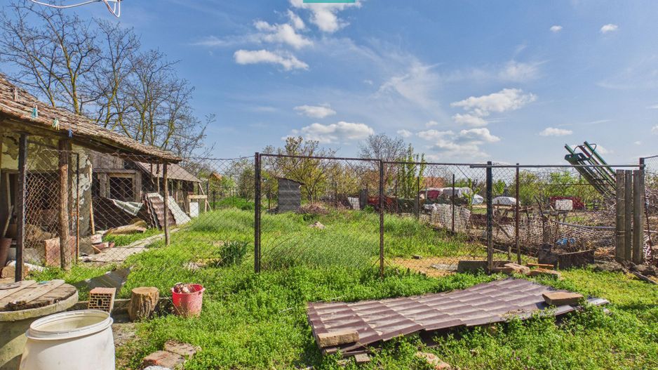 Casă cu 3 camere și 1047 mp în Peregu Mic - Poză 9