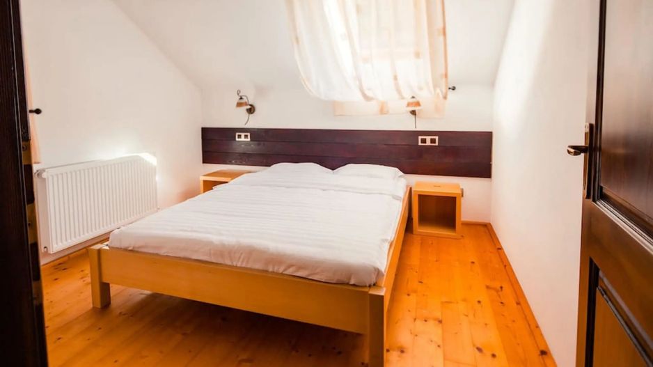 Investitie Valiug lacul Gozna Casa utilata 5 camere parau padure - Poză 16