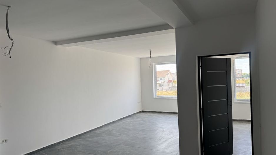 Apartament 2 camere Giroc etaj 1 bloc nou - Poză 2
