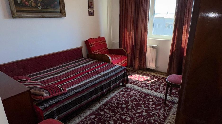 vand apartament 3 camere zona zona Stomatologie, decomandat - Poză 3