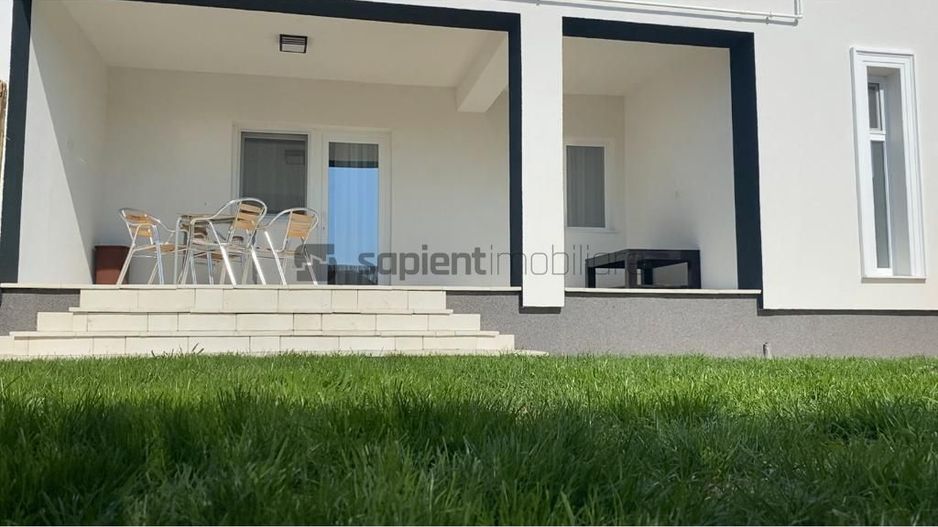 Ap.cu 3 camere lux, cu terasa si curte proprie in Santandrei - Poză 1