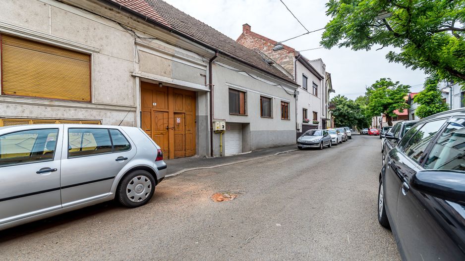 Casa 6 camere - teren 558 mp - Centrul Aradului - COMISION 0 - Poză 9