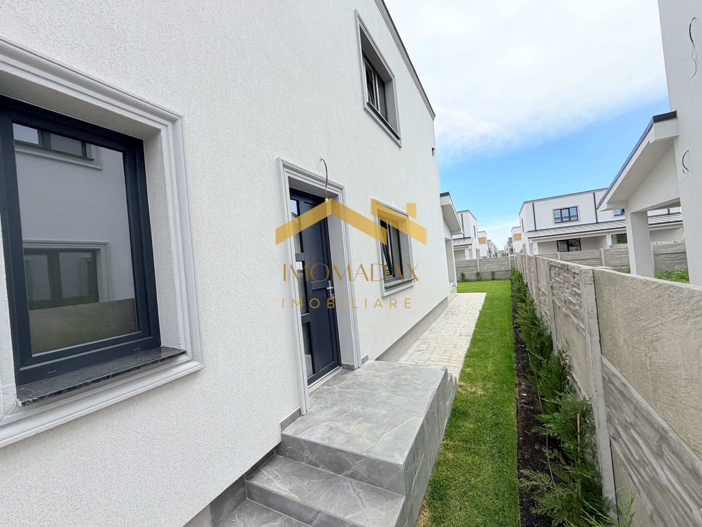 Bucovăț-Duplex 4 Camere-La Cheie - Poză 2