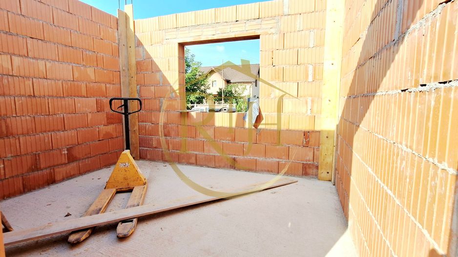 Oferim spre vanzare, Case tip duplex despartite prin spatiu verde, Giroc - Poză 7