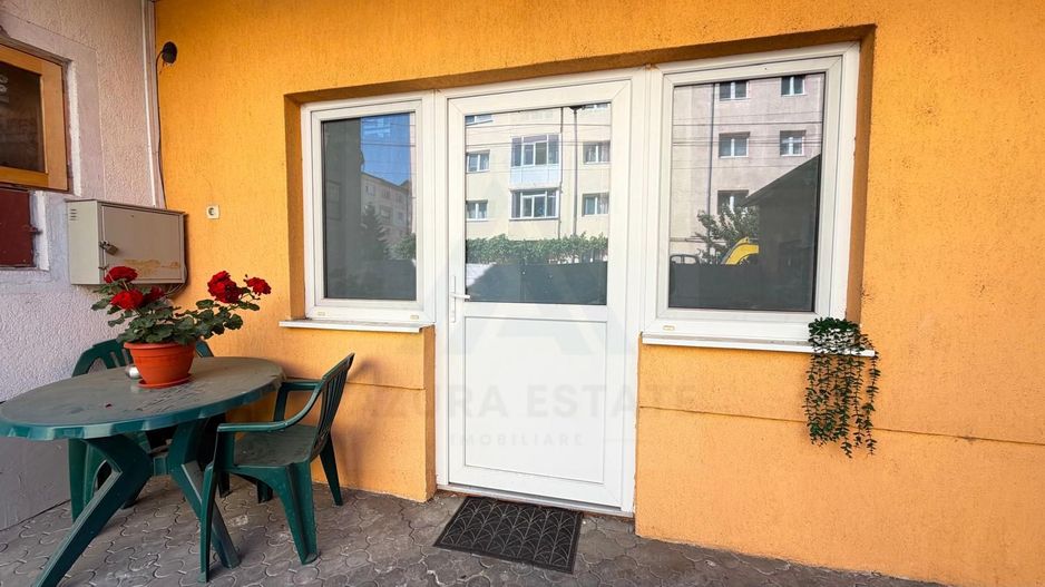 Spatiu comercial la curte 50 mp utili parter openspace zona Strand - Poză 1