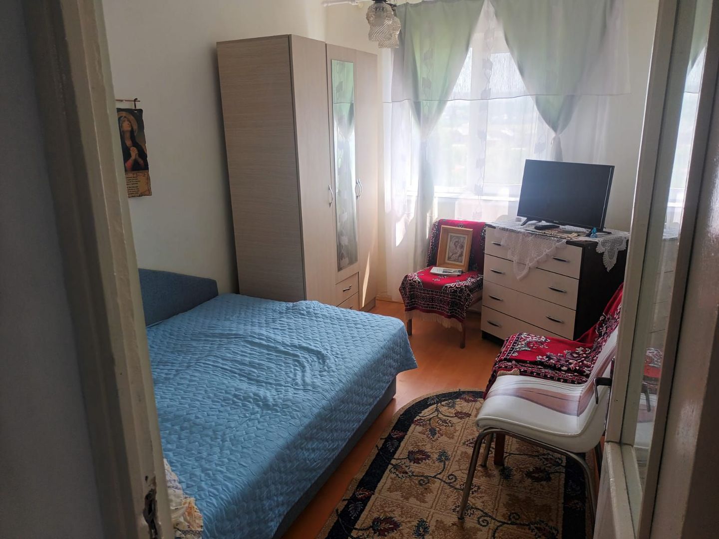 Apartament 4 camere, etaj 3, mobilat și utilat, zona DECEBAL; - Poză 6