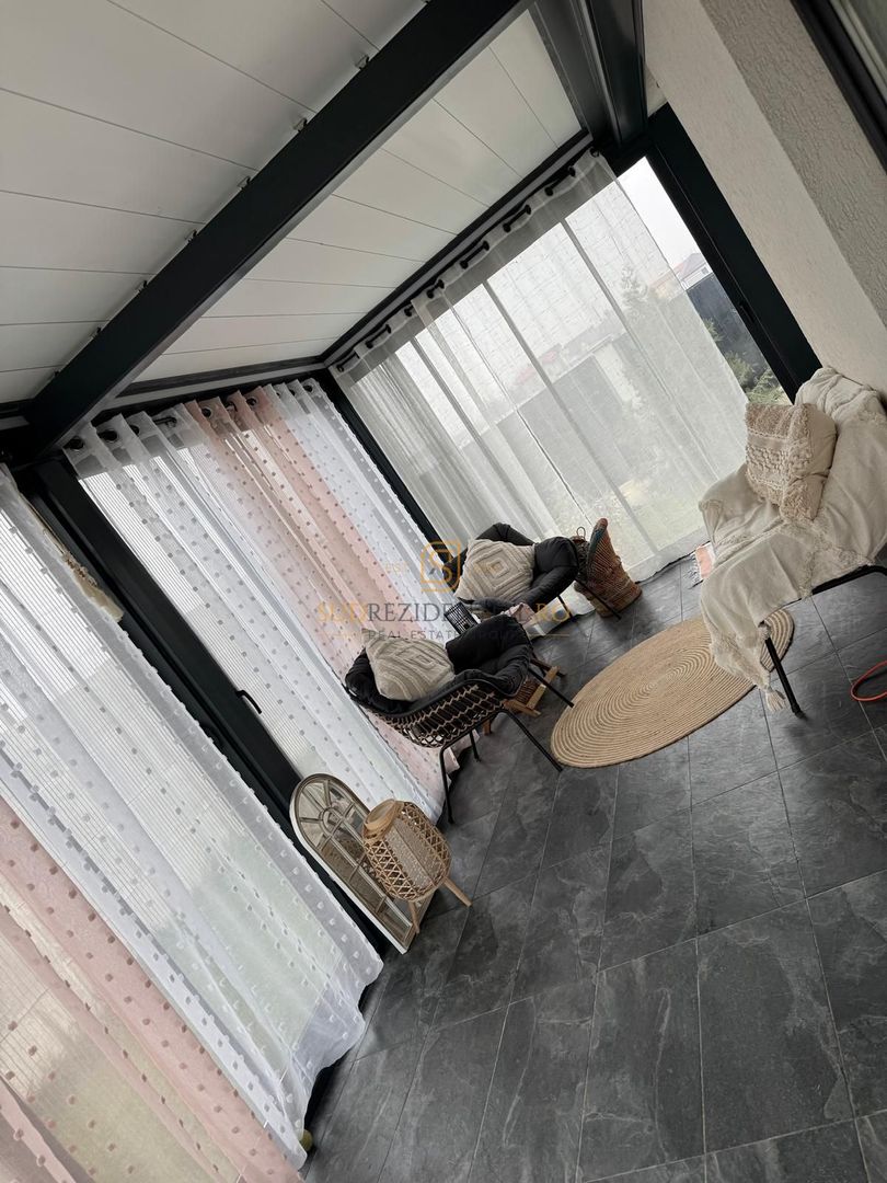 Vila modernă pe parter cu terasă închisă și pod pentru depozitare - Poză 2