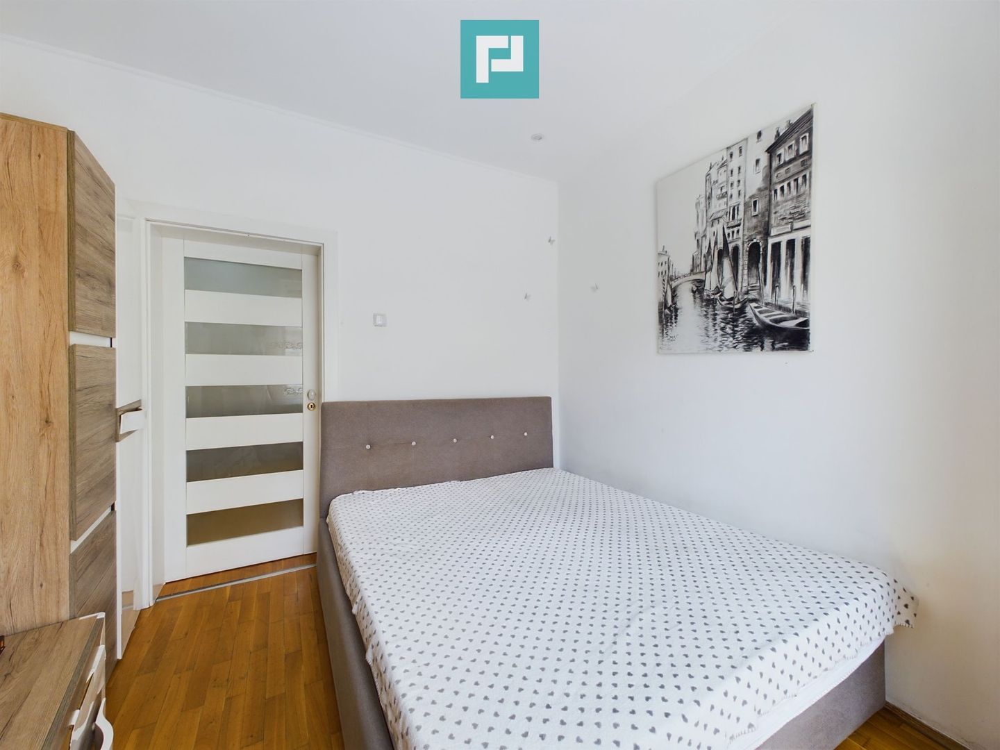 Apartament la curte comuna, Boul Roșu. - Poză 7