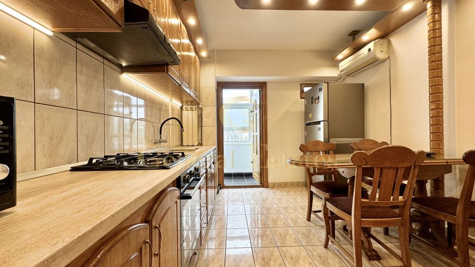 Spre Vânzare apartament cu 3 camere, în Centru, Păcurari - Poză 4