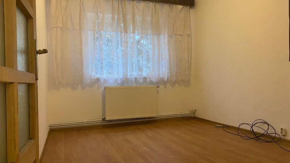 Vanzare apartament cu 3 camere,etajul 1,decomandat - M3, Târgoviște - Poză 5