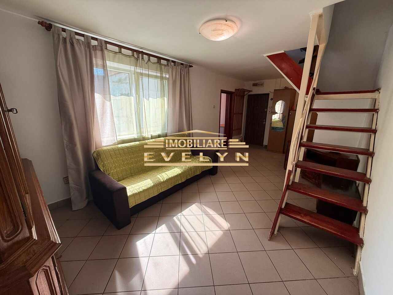 Apartament 3 camere + mansardă autorizată de vânzare – Zona Școala Nr. 7 - Poză 1