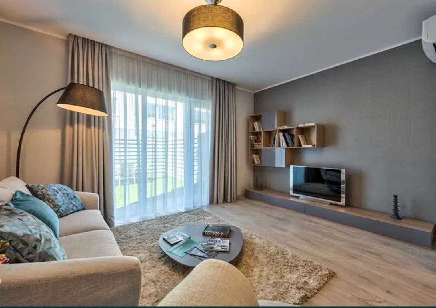 Inchiriere o casă tip duplex spațioasă și bine compartimentată - Poză 2