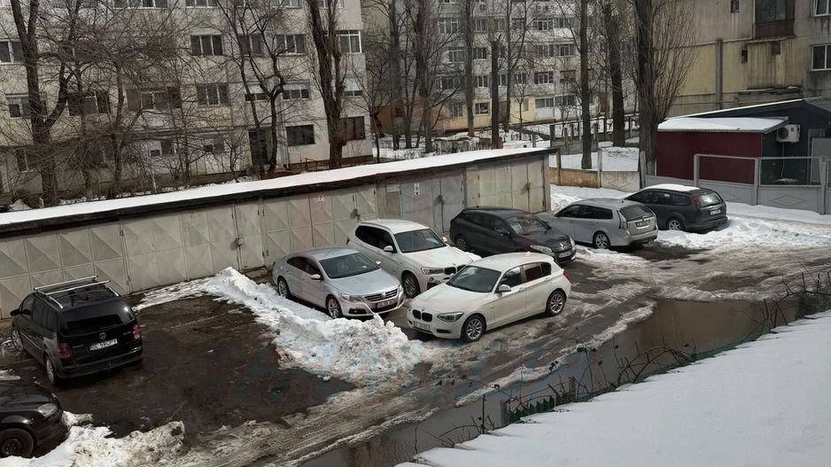 Vanzare apartament cu 4 camere in Micro 39b( k-uri), etaj 1, - Poză 12