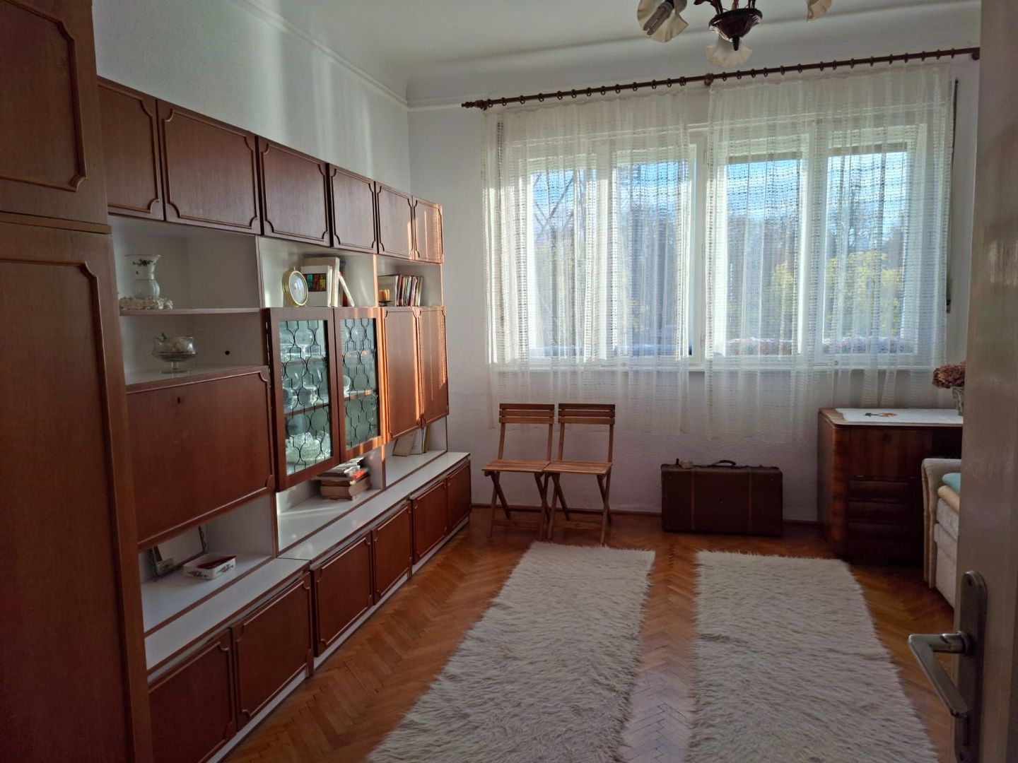 Apartament cu 3 camere si garaj in zona centrală - Poză 7